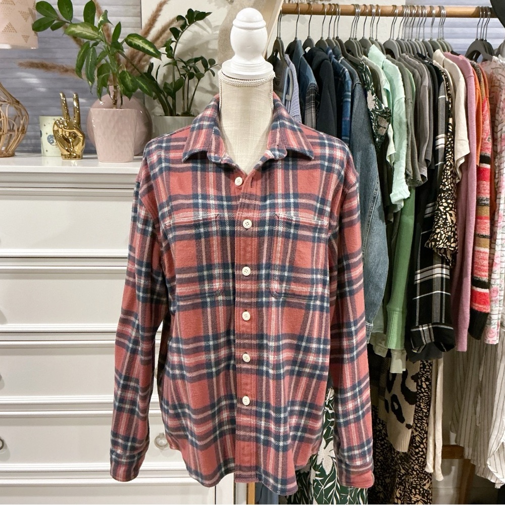 American Eagle | Pink and Blue Plaid Flannel size Medium